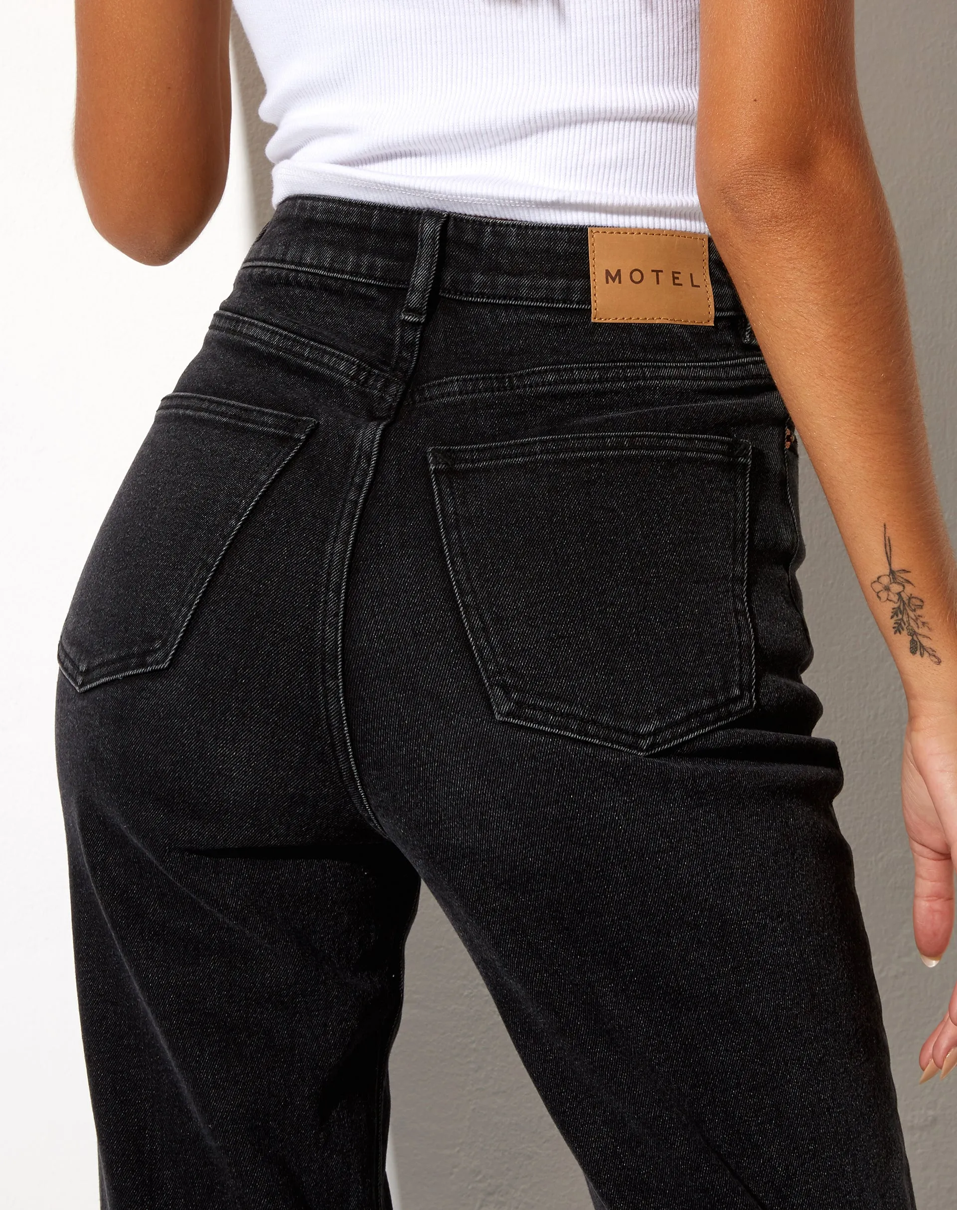 Straight Leg Jeans in Black Wash